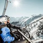 Zell Am 아파트호텔 4*