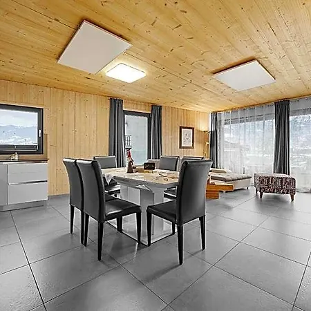 Zell Am アパートホテル 4*